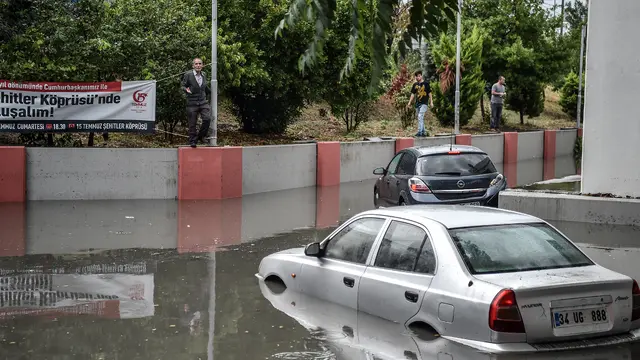Istanbul Diguyur Hujan Selama 12 Jam
