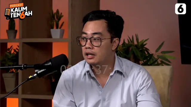 Dennis Adishwara di Podcast Kaum Tengah episode 1. (YouTube/Liputan6)