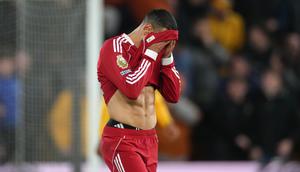 Kekalahan Liverpool membuat mereka gagal mengambil alih posisi keempat sekaligus mengamankan tiket Liga Champions untuk musim depan dari Aston Villa. Kini mereka berjarak tiga poin dari The Villans yang belum memainkan laga pekan ke-29 mereka. (AP Photo/Dave Shopland)