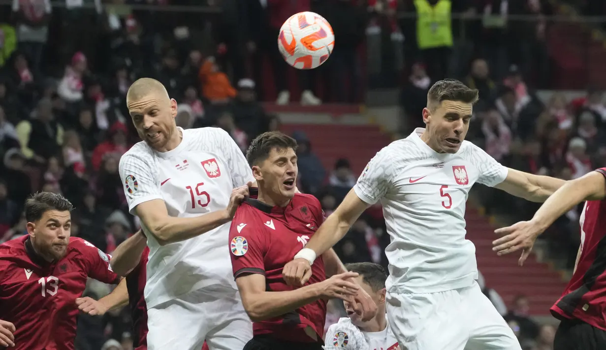 Pasukan Fernando Santos terpaut satu poin di bawah Ceko yang berada diperingkat pertama klasemen. (AP Photo/Czarek Sokolowski)