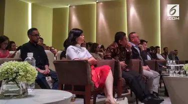 Gubernur DKI Jakarta Djarot Saiful Hidayat menghadiri peluncuran buku Ahok di Mata Mereka yang digelar di Hotel Pullman, Jakarta Pusat.