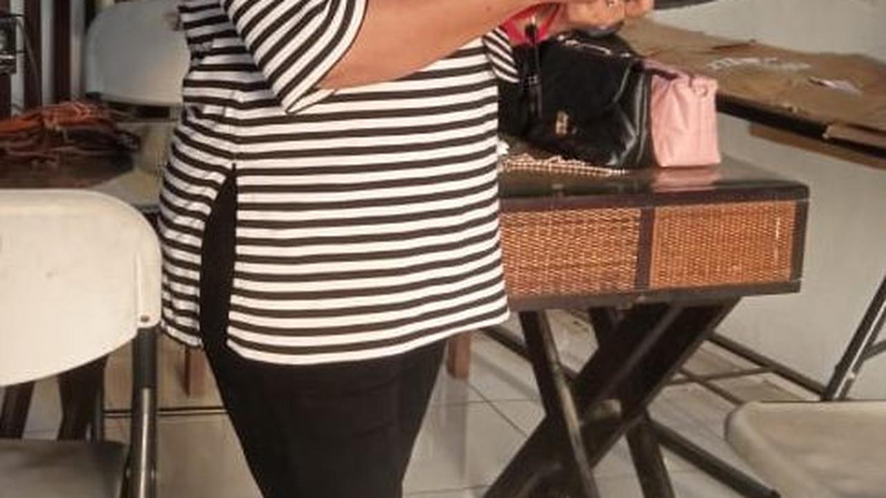 "Hidup tanpa penghasilan tetap saja sudah berat apalagi sampai kena PHK, tapi kita sebagai sesama perempuan bisa saling mendukung satu dengan yang lain," tutupnya.