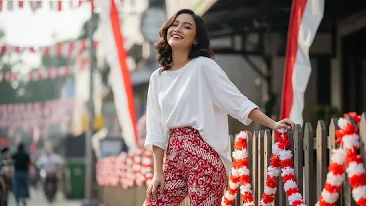 Kemeja Oversize &amp; Celana Flare Merah Putih/Outfit untuk Rayakan 17 Agustus (Sumber: gemini.com)
