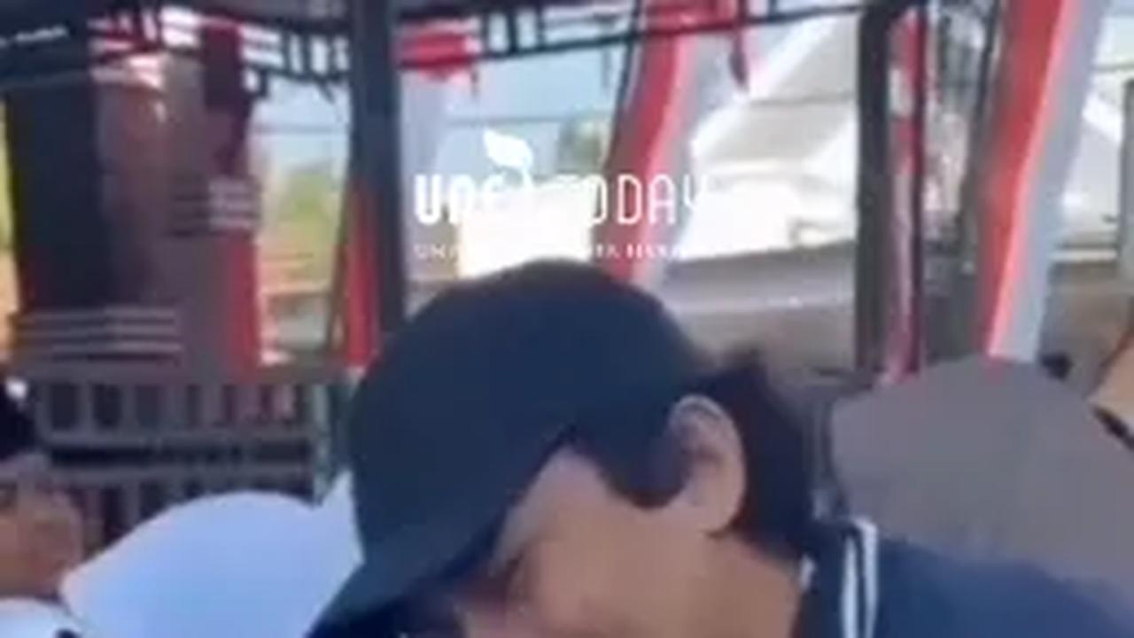 Momen Pamitan Mahasiswa KKN Banjir Air Mata, Dipeluk Puluhan Bocah SD & Warga