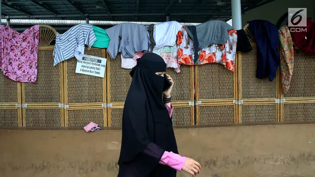 Puluhan Pencari Suaka Tinggal di Trotoar