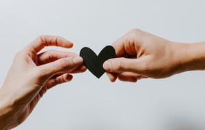 Giving quotes to inspire you to help and share with other people. (Photo: Kelly Sikkema/Unsplash)