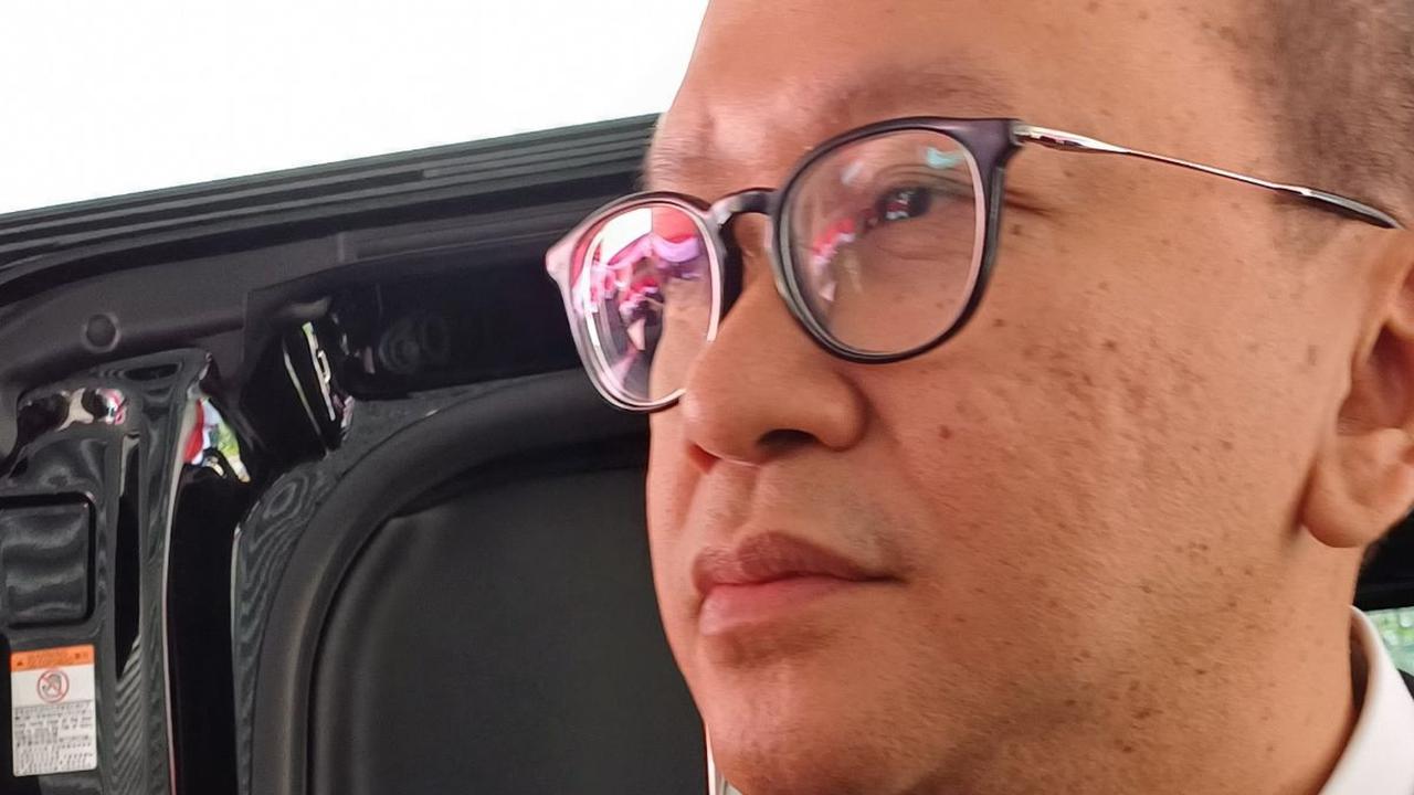 "Bertemu dengan tim kita di Wamen yang sudah ada. Baru itu sih, baru perkenalan aja dengan beberapa orang,"