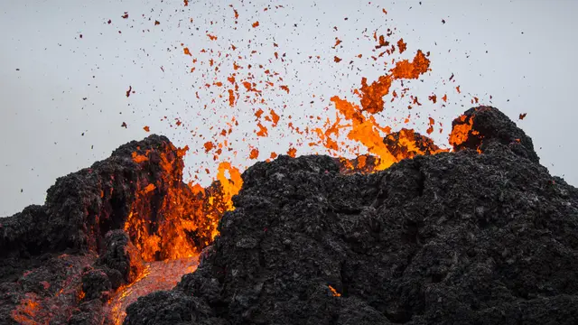 Aliran Lahar Letusan Gunung Berapi Dekat Ibu Kota Islandia