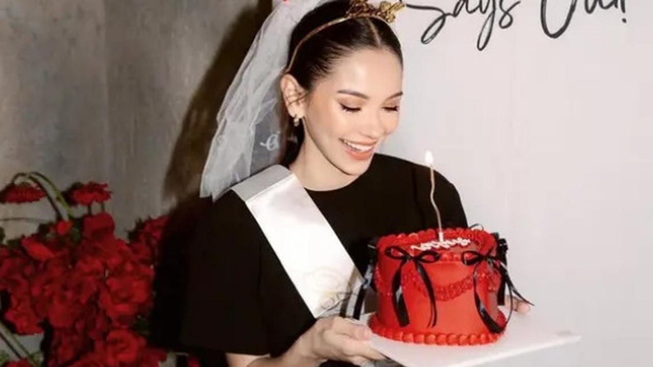 Inspirasi Model Dress Bridal Shower ala Alyssa Daguise, Simpel Elegan Kenakan Gaun Hitam