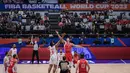 <p>Pebasket Kanada, Dwight Powell (kanan) berebut bola dengan pebasket Lebanon, Omari Spellman saat melakukan tip off pada laga kedua Grup H Piala Dunia FIBA 2023 di Indonesia Arena, Senayan, Jakarta, Minggu (27/08/2023). (Bola.com/Bagaskara Lazuardi)</p>