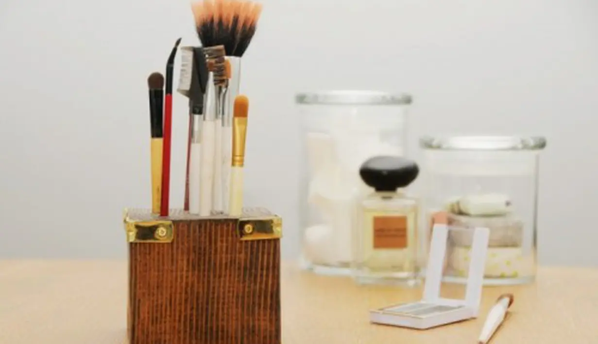 Tip Menyimpan Alat Makeup Supaya Lebih Higienik