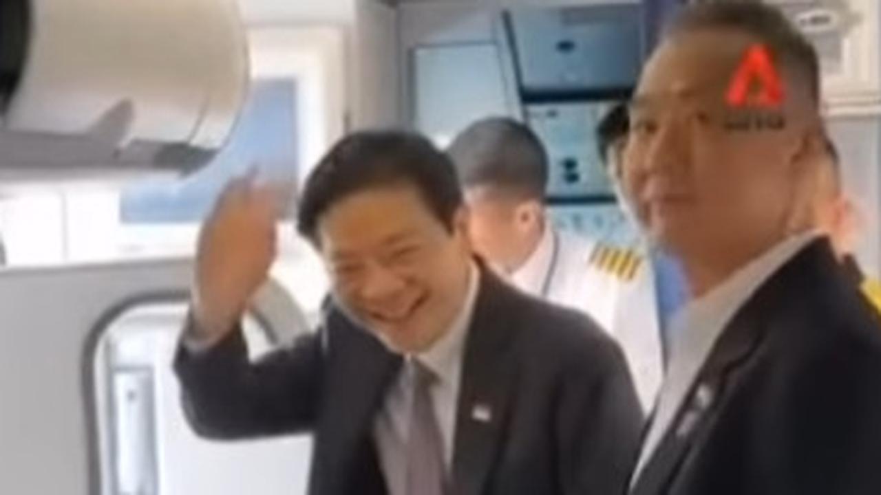 Bukan Pesawat Negara atau Jet Pribadi, PM Singapura Terbang Pakai Kelas Ekonomi Bareng Penumpang Umum Jadi Sorotan