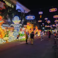 Isi liburan Imlek dengan wisata ke mal menyaksikan lampion terbesar di Indonesia. (Dok: Living World)
