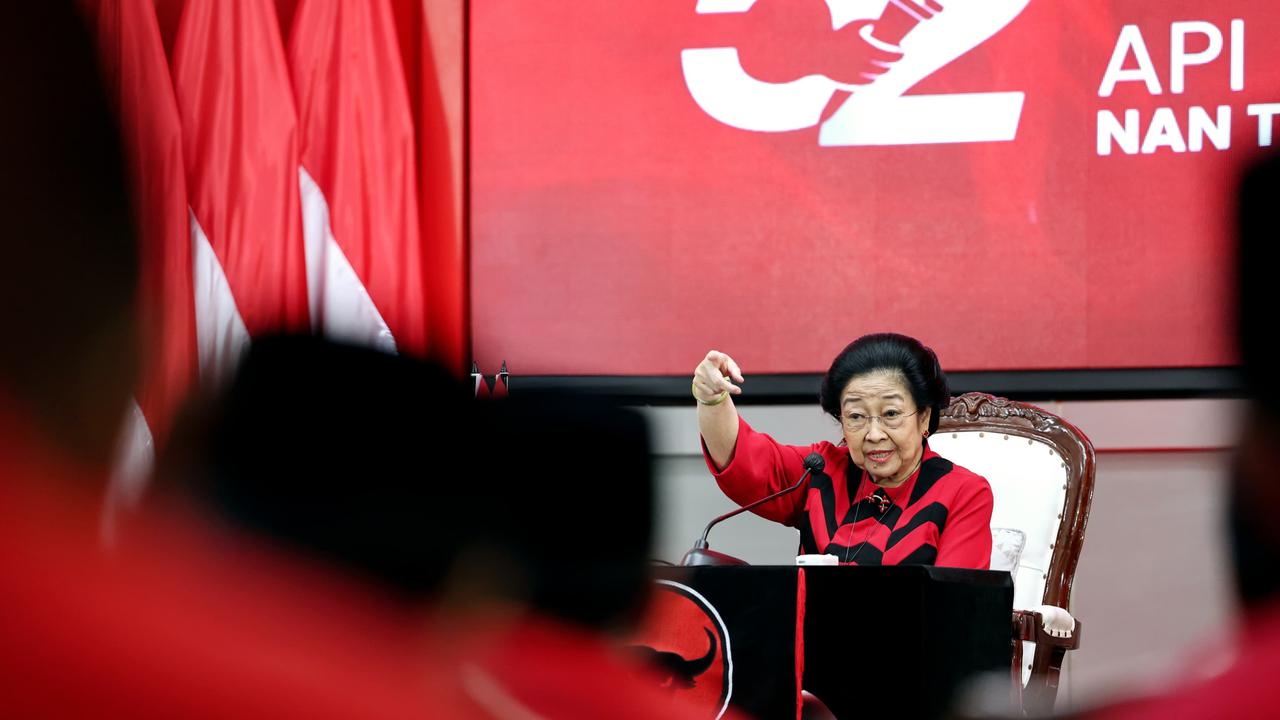 VIDEO: Syok Megawati Bicara ke Hasto di HUT PDIP Ungkit 'Orang Mabok' Usai Kekalahan Ganjar