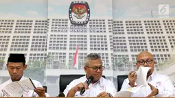 Ketua KPU, Arief Budiman saat rilis Caleg Berstatus Mantan Terpidana Korupsi pada Pemilu 2019 di Jakarta, Rabu (30/1). Ada 49 Caleg Berstatus Mantan Terpidana Korupsi terdaftar di DPT DPD, DPRD Provinsi, DPRD Kab/Kota. (Liputan6.com/Helmi Fithriansyah)