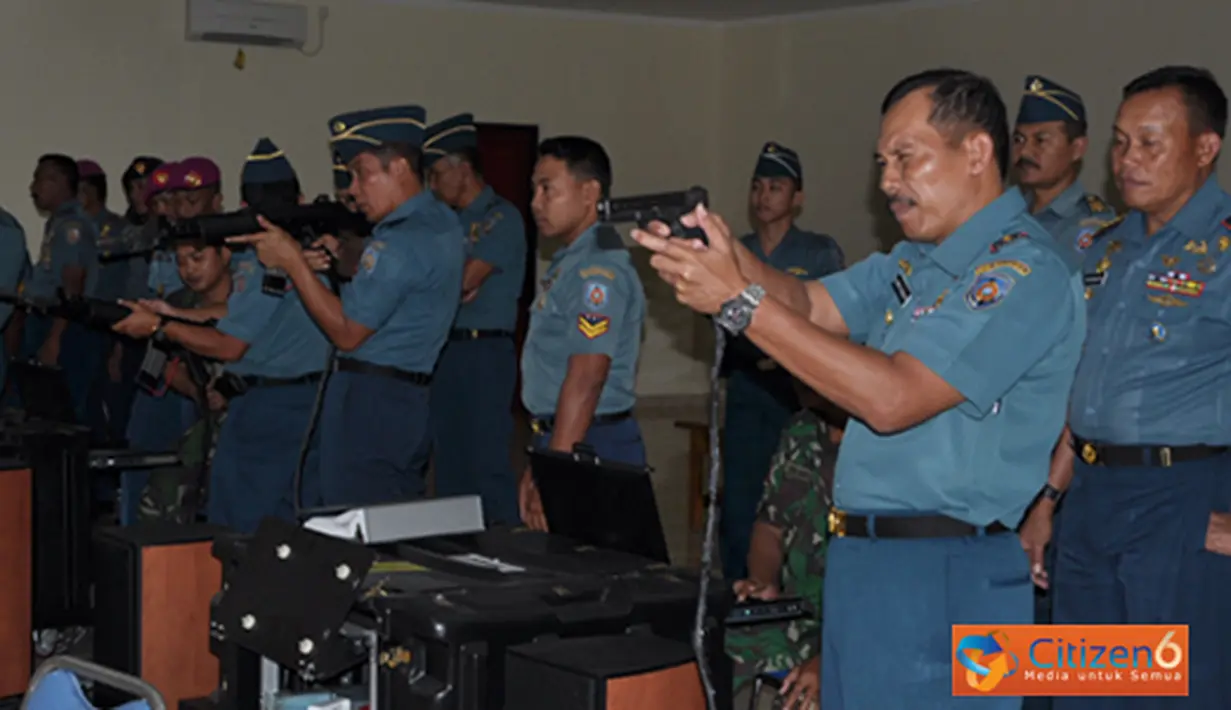 Citizen6, Surabaya: Selain itu Dankobangdikal menginspeksi juga ruang kelas, fasilitas Halang Rintang, lapangan tembak dan gedung Simulator menembak Kodikmar. (Pengirim: Penkobangdikal).