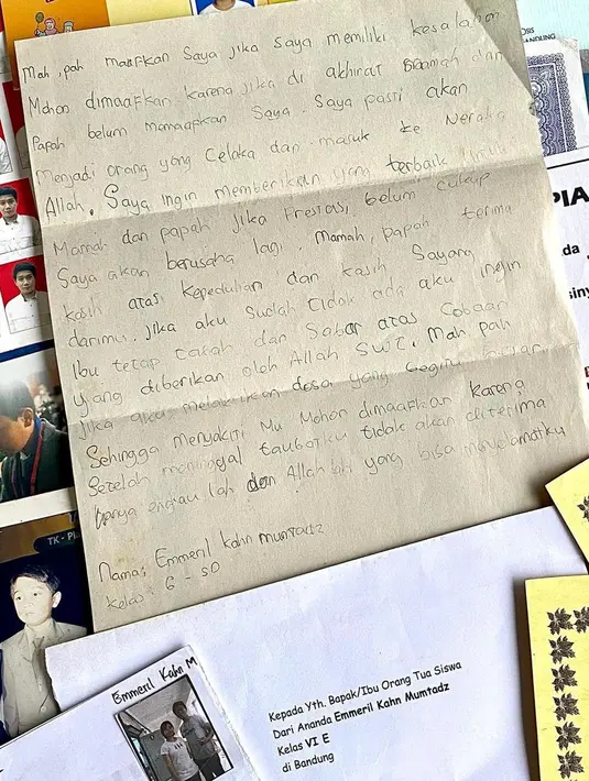 Berikut surat tulisan tangan Eril saat masih kelas 6 SD untuk kedua orang tuanya. Surat terbungkus rapi dan ditemukan setelah sang ibu setelah beberapa bulan Eril meninggal dunia. [Instagram/ataliapr]