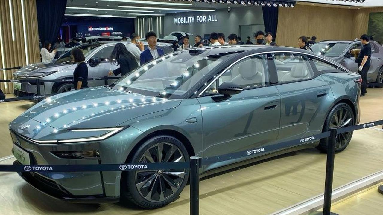 Toyota bZ7 di Shanghai Auto Show 2025