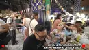 Sebelumnya, Ashanty terlebih dulu membuat salah satu asistennya yang ulang tahun sedih. Ashanty tampak berakting untuk ngerjain Jessica yang hari itu bertepatan dengan ulang tahunnya. [Youtube/The Hermansyah A6]