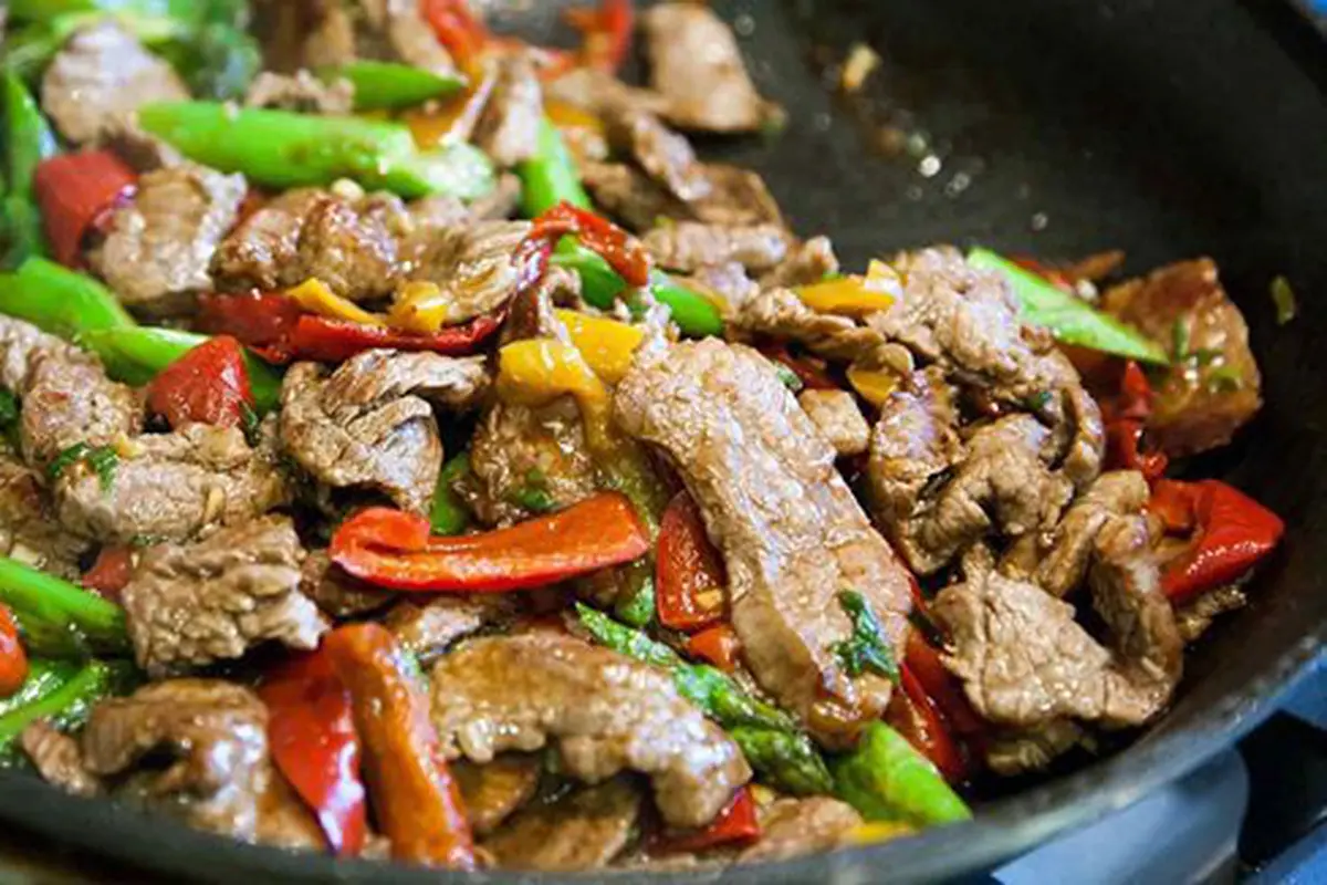 Resep tumis daging sapi/copyright Simply Recipes