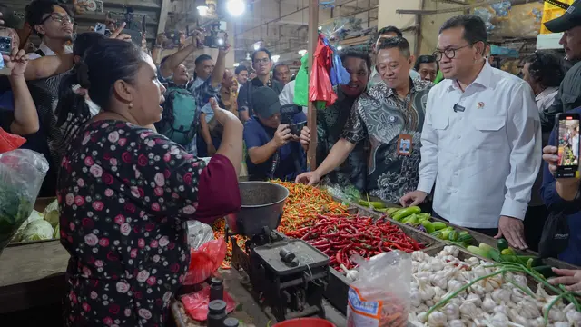 Tinjau Pasar di Surabaya, Mendag Sebut Harga Stabil dan Siap Sambut Nataru