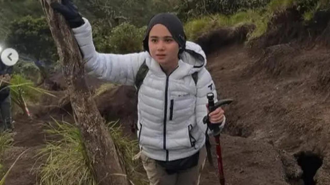 Tissa Biani Merasa Sedih saat Mendaki Gunung Merbabu Tanpa Kehadiran Dul Jaelani