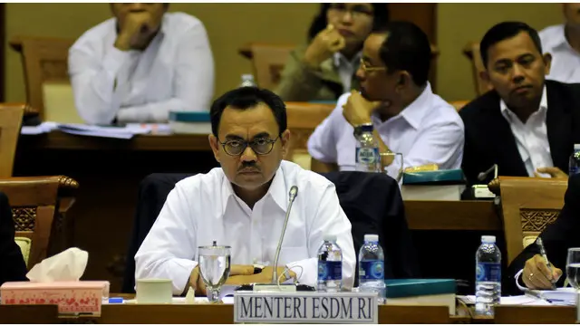 Sudirman Said membantah mengundurkan diri dari jabatan Menteri Energi dan Sumber Daya Mineral (ESDM). Menurutnya, ia akan menyelesaikan semua tugas yang dimandatkan oleh Presiden.