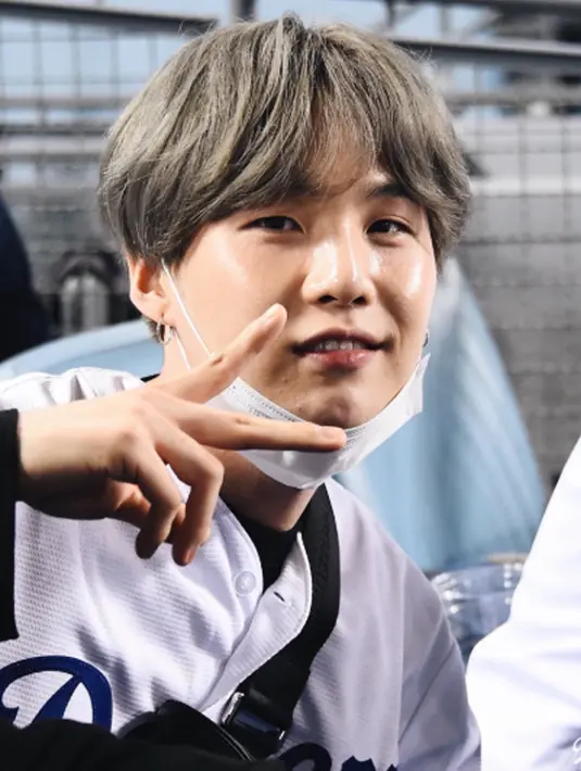Suga bersama member BTS yang lain sudah berada di LA sejak penghargaan Billboard pada minggu lalu. (Liputan6.com/twitter/Dodgers )
