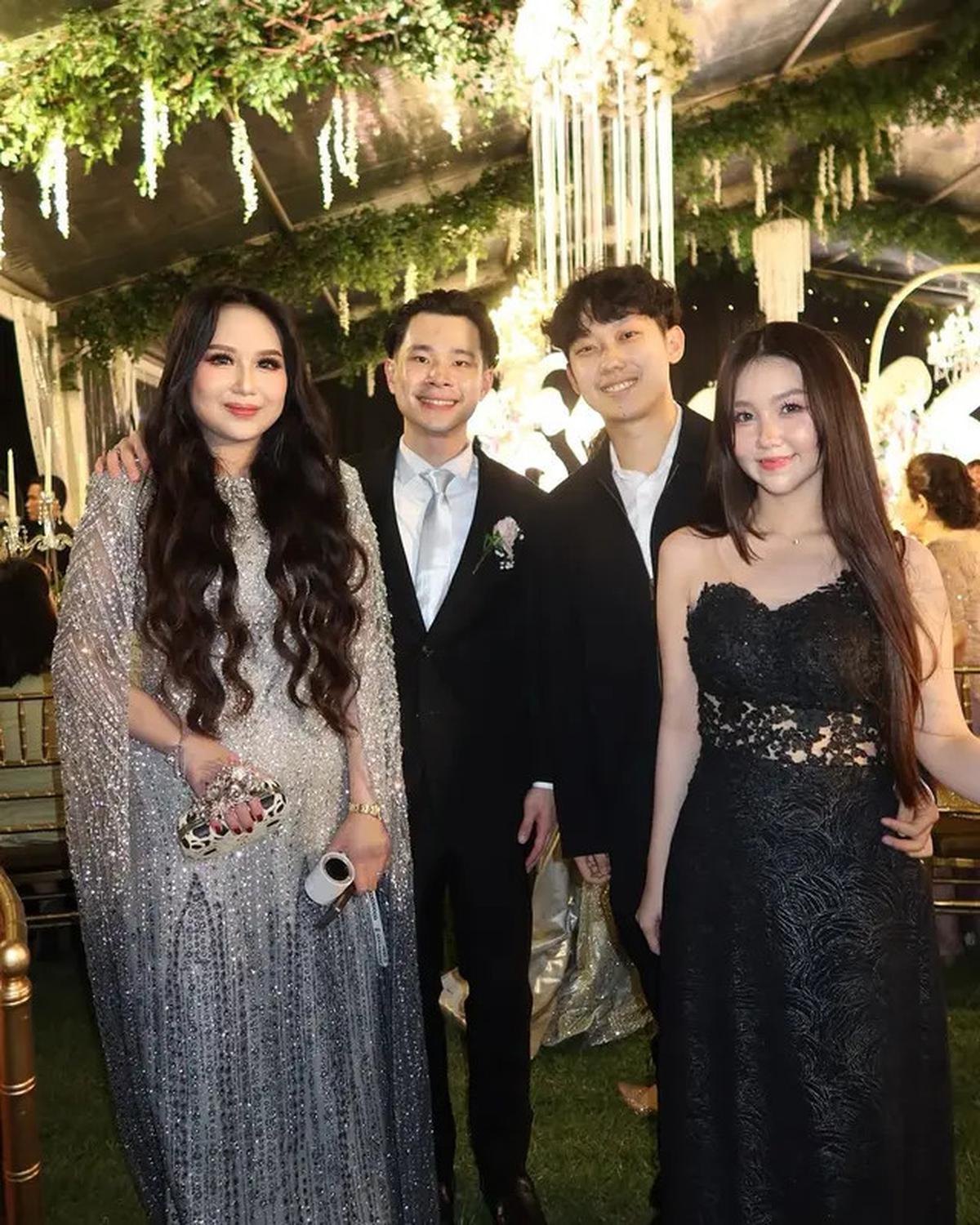 6 Potret Sisca Kohl dan Jess No Limit di Pernikahan Jessica Jane, Memukau