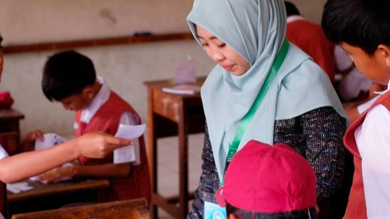 Gaji Tidak Sampai Rp1 Juta, ini Pekerjaan Sampingan yang Sering Dikerjakan Guru Honorer