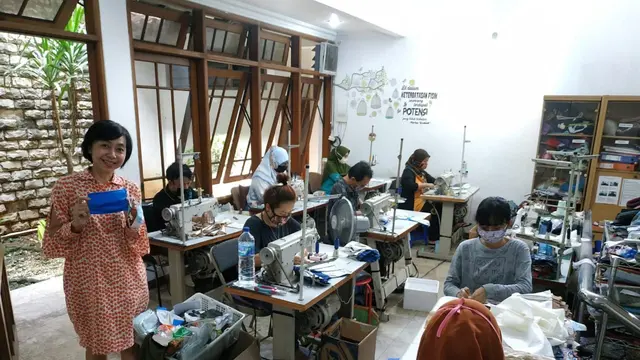 Teman Difabel Tetap Bisa Berkarya di Tengah Pandemi Virus Corona, Begini Caranya