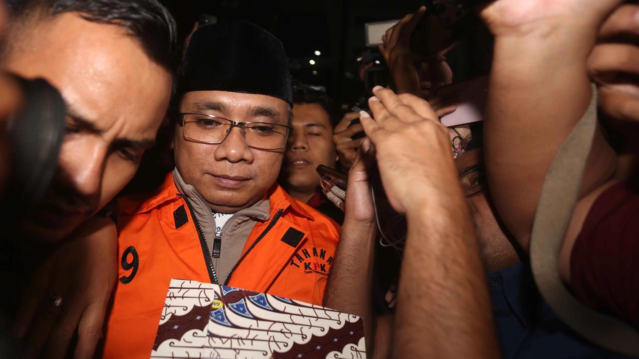FOTO: KPK Resmi Menahan Yaqut Cholil Qoumas dalam Kasus Dugaan Korupsi Haji
