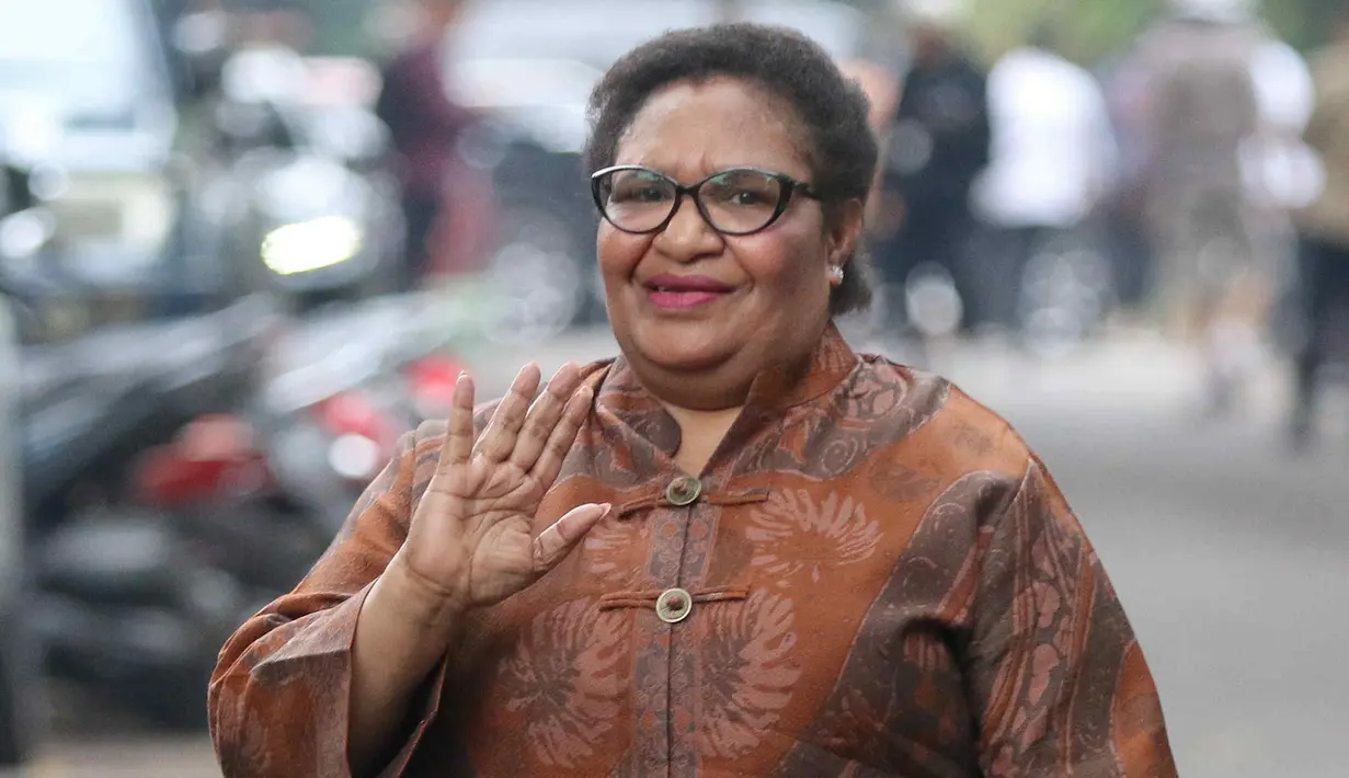 Ribka Haluk merupakan seorang penjabat (Pj) Gubernur Papua Tengah. Ia menjadi salah satu yang disebut-sebut masuk radar calon menteri Prabowo Subianto-Gibran Rakabuming Raka periode 2024-2029. (Liputan6.com/Herman Zakharia)