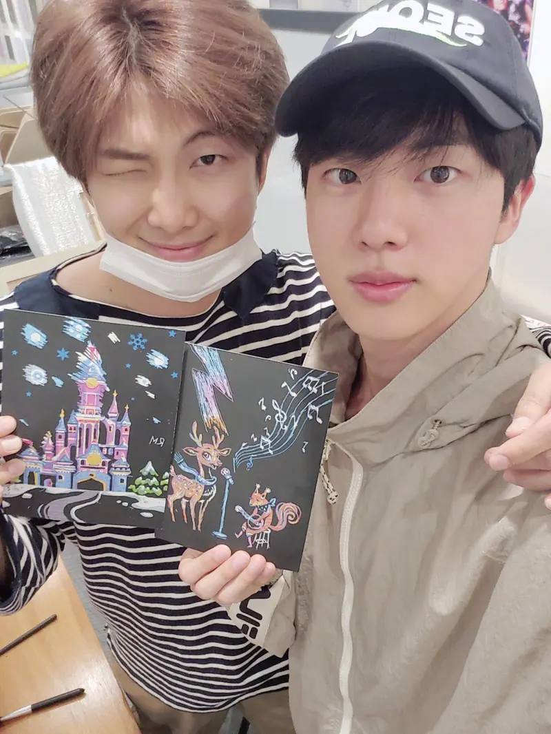 Jin dan RM melukis/dok. Twitter BTS