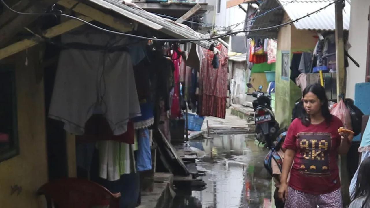 Miris Perkampungan Waria Kumuh, Hidup Tanpa Listrik dan Air 'Ya Make Up Harus Siang