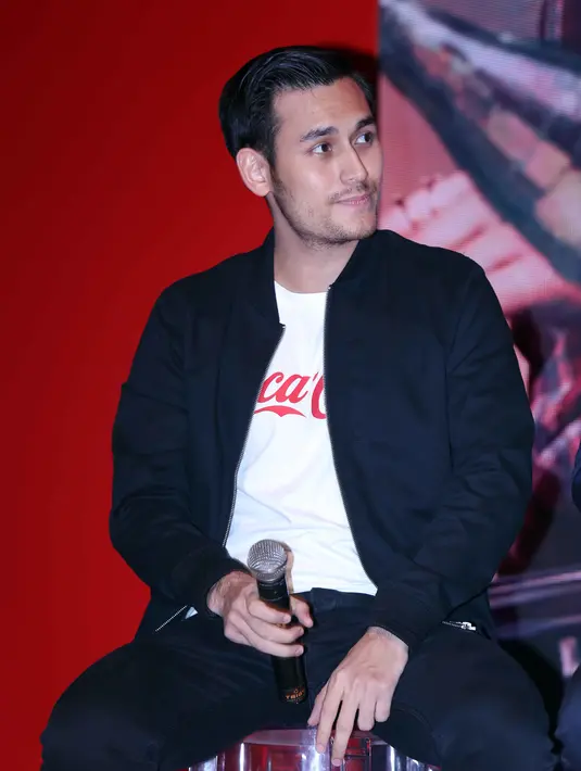 "Masa action mulu. Dari film ke film gak mau ambil peran yang sama, tiap tawaran film ada tantangannya apa. Saya selalu mencari tantangannya," kata Arifin Putra di kawasan SCBD, Jakarta Selatan, Rabu (24/2/2016). (Foto: Nurwahyunan/Bintang.com)