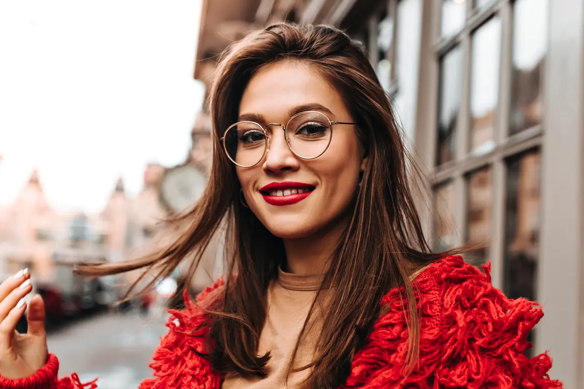zodiak perempuan baju merah