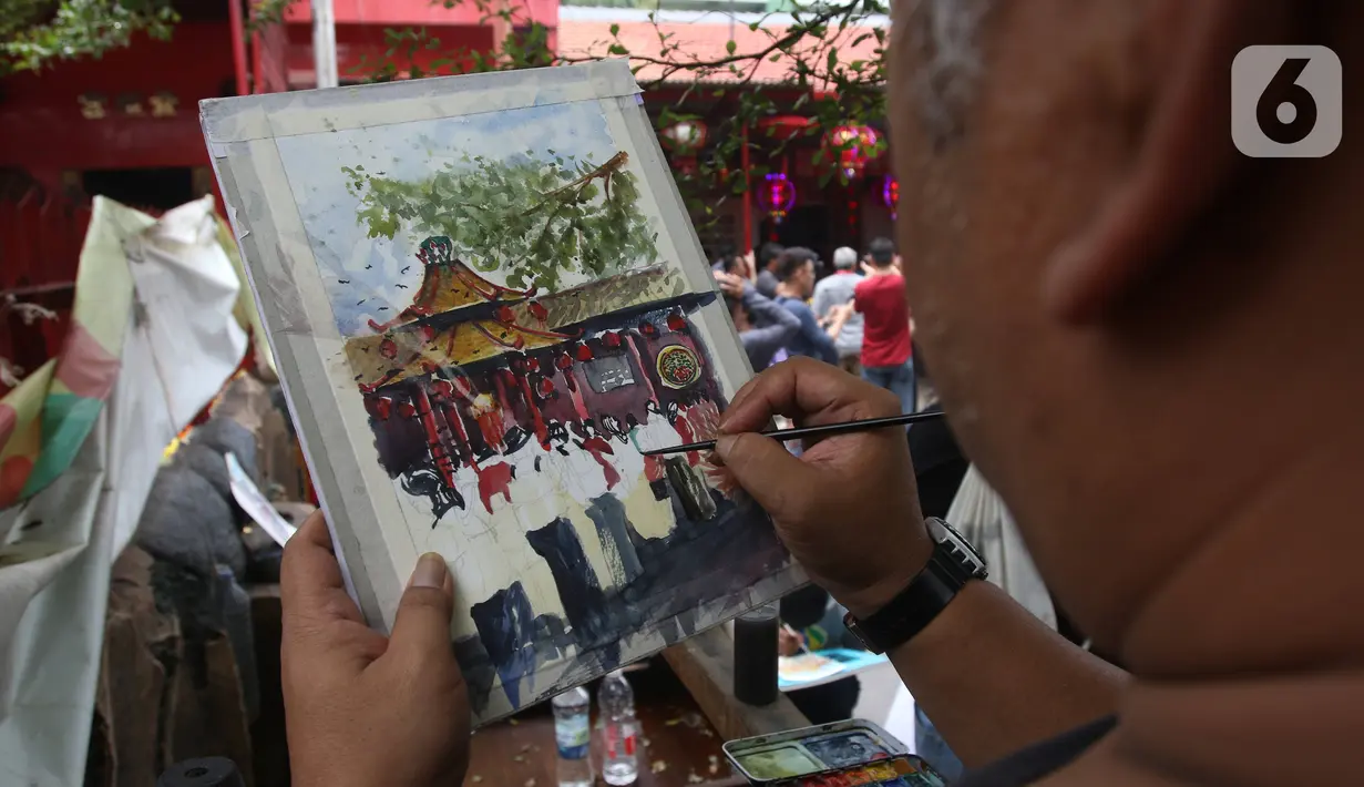 Anggota komunitas pelukis cat air Indonesia melukis suasana perayaan Imlek di Vihara Dharma Bhakti, Petak Sembilan, Jakarta Barat, Sabtu (25/1/2020). Kegiatan melukis tersebut untuk memeriahkan perayaaan Tahun Baru Imlek 2571. (Liputan6.com/Angga Yuniar)