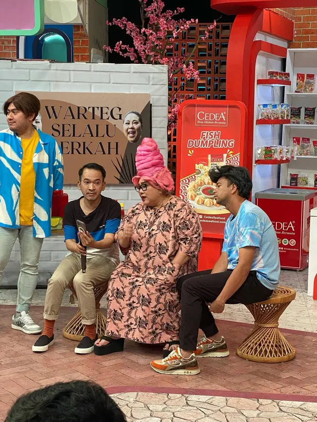 Divonis Kanker Payudara, Ini 6 Potret Nunung yang Selalu Ceria Hibur Penonton