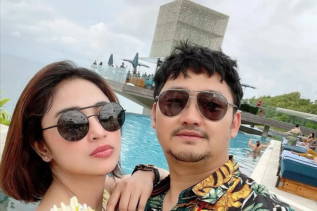 [Fimela] Dewi Perssik dan Angga Wijaya