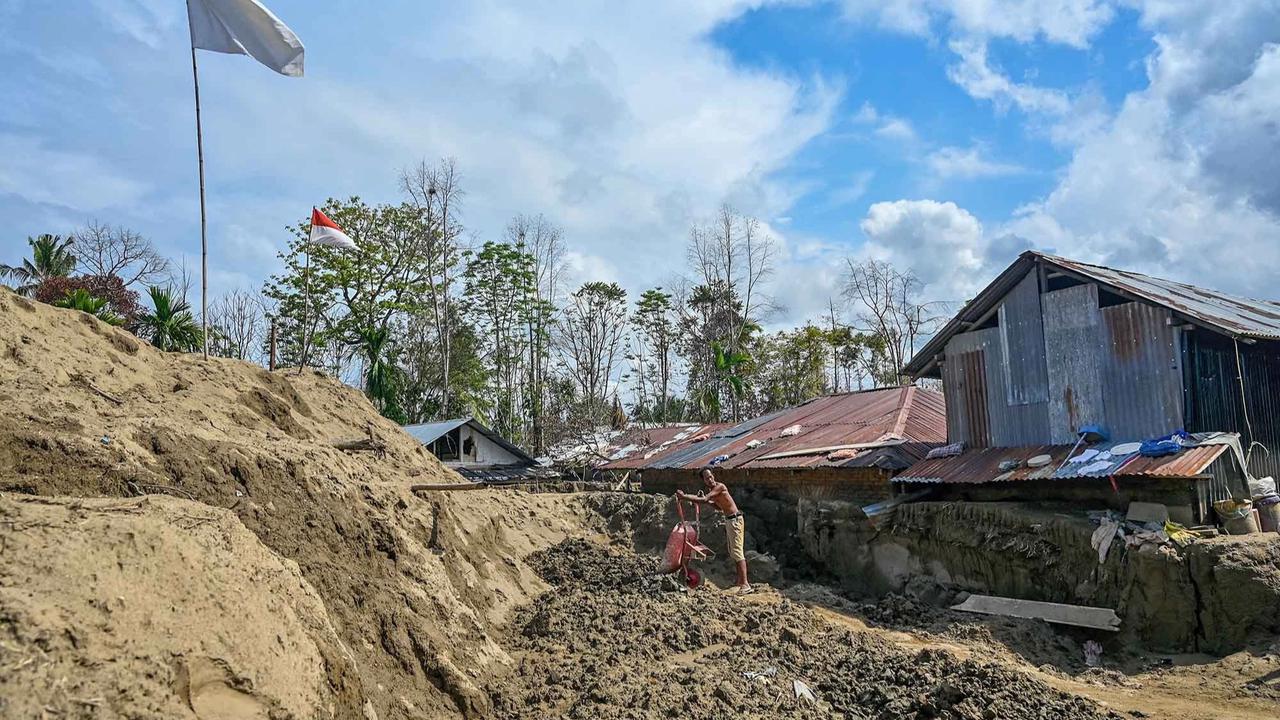 FOTO: Ramadan di Tengah Pengungsian Korban Banjir Aceh