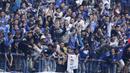 Suporter Persib Bandung merayakan gol ke gawang Arema FC pada laga Liga 1 di Stadion GBLA, Jawa Barat, Kamis (13/9/2018). Persib menang 2-0 atas Arema FC. (Bola.com/M Iqbal Ichsan)
