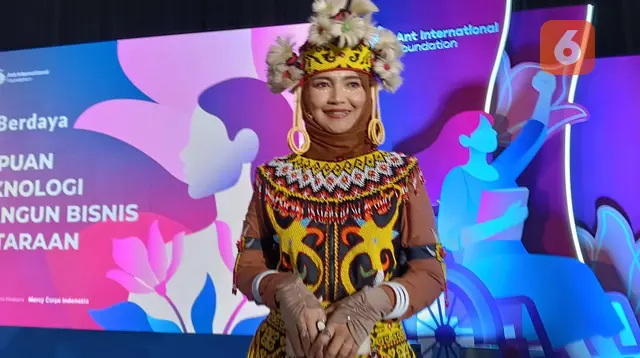 Kisah Outfit Multifungsi Berdayakan Para Perempuan Penyulam