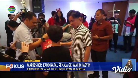 Fokus : Tujuh Desa di Tempurejo Jember Terkepung Banjir, Petugas Evakuasi Para Lansia