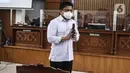 Terdakwa Ferdy Sambo memberi salam sebelum dimulainya sidang lanjutan kasus pembunuhan berencana terhadap Brigadir Nopriansyah Yosua Hutabarat di Pengadilan Negeri Jakarta Selatan, Jakarta, Selasa (17/1/2023). Ferdy Sambo didakwa melakukan pembunuhan berencana terhadap Brigadir N Yosua Hutabarat. (Liputan6.com/Johan Tallo)
