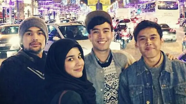 9 Potret Lawas Vidi Aldiano Bersama Sahabat Artis, Duta Persahabatan yang Dikenang