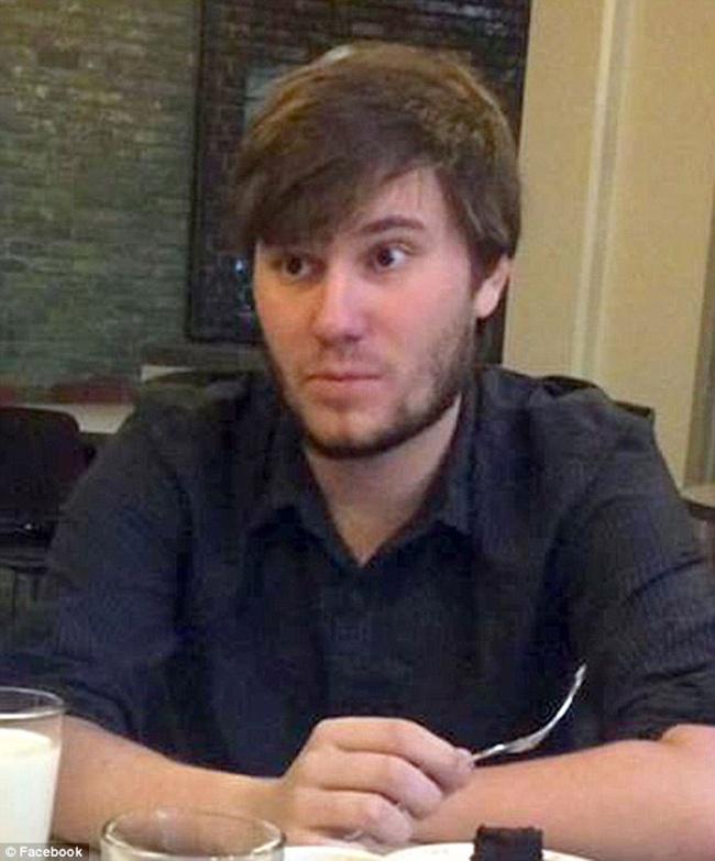 Evan diputus pacar karena diketahui menangkap Pokemon Go hingga rumah mantan | Photo: Copyright dailymail.co.uk