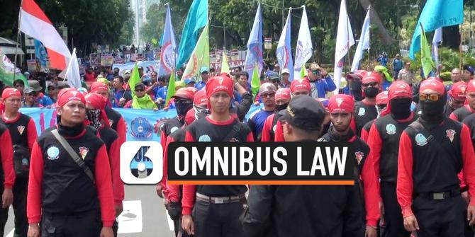 VIDEO: Buruh Protes Omnibus Law di Depan Istana