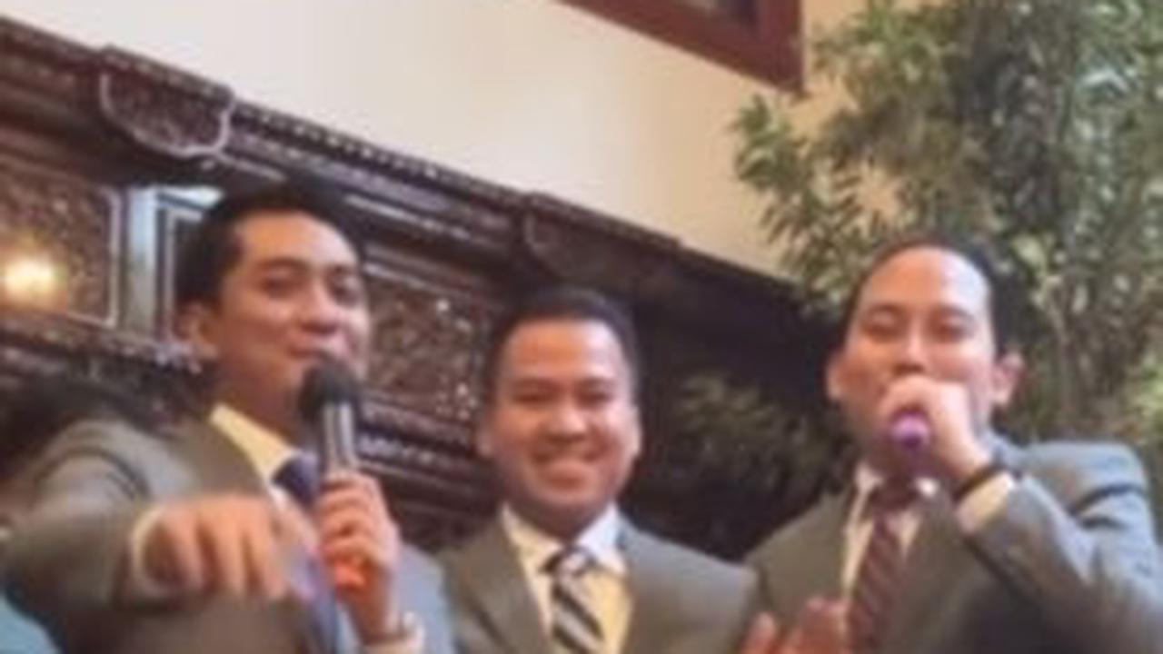 Momen Kehadiran Titiek Soeharto di Acara Syukuran Prabowo Curi Perhatian, Datang Langsung Nyanyi Bareng Sespri Ganteng