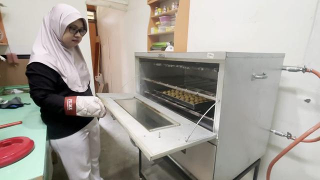 Pembuatan Nastar Tepung Mocaf. (Dok. Liputan6/Khulafa Pinta Winastya)